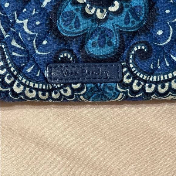 💰Vera Bradley Like New Blue & White Quilted Floral Women's Zipper Wallet 8” x 4” - Picture 2 of 4